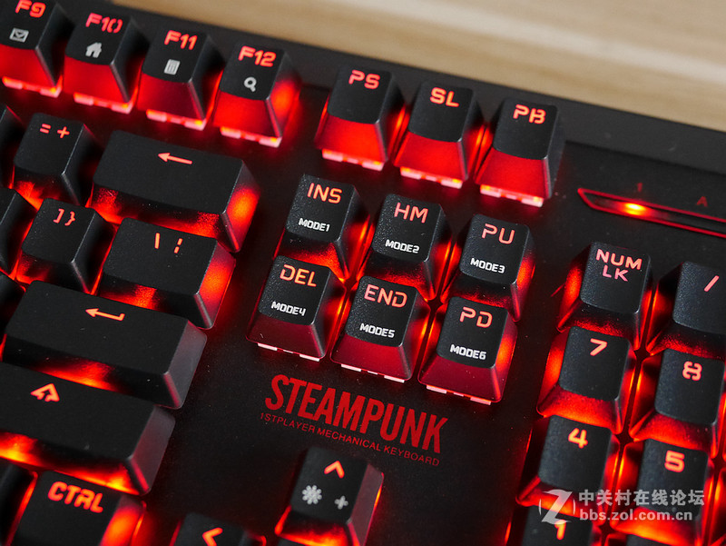 换轴饕餮大餐 首席玩家蒸汽朋克白轴104键可换轴机械键盘