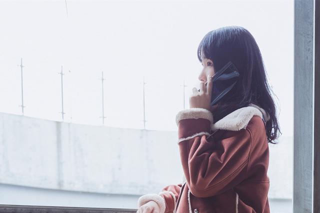 脑洞大开的设计，手机拿反了也能用，超100%屏占比