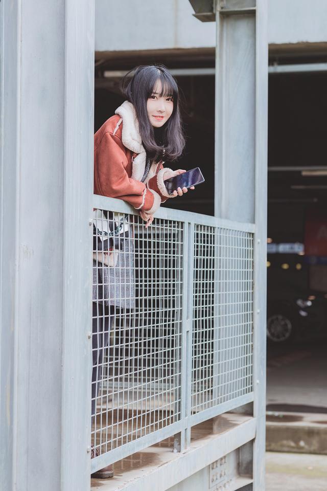 脑洞大开的设计，手机拿反了也能用，超100%屏占比