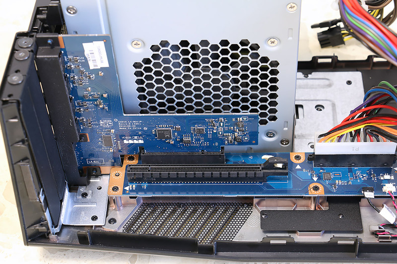 Duang一下就变强了，全新外星人Alienware 13游戏笔记本&外置显卡扩展坞深度评测！