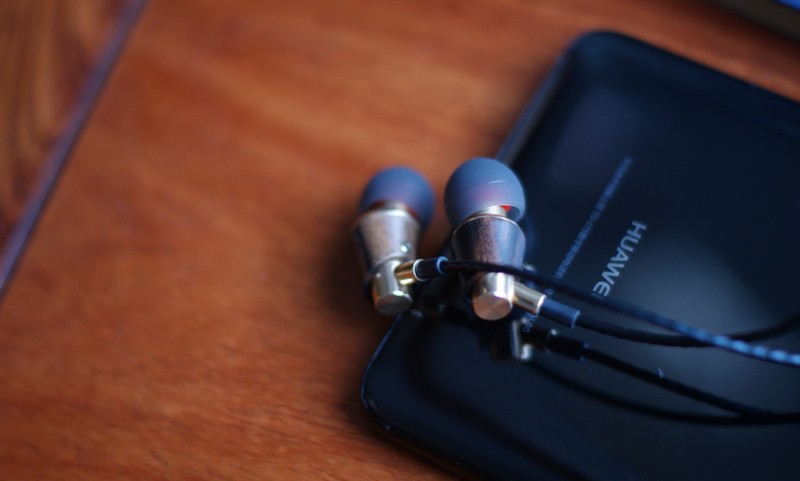 商务新旗舰，麒麟大智慧——华为Mate10的AI应用体验及探析