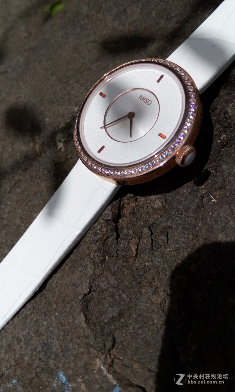 【朵唯MISD智能宝石腕表】绿叶丛中一点亮！
