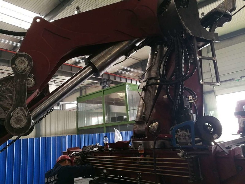 江威专汽:汽车随车吊，叉车飞臂吊