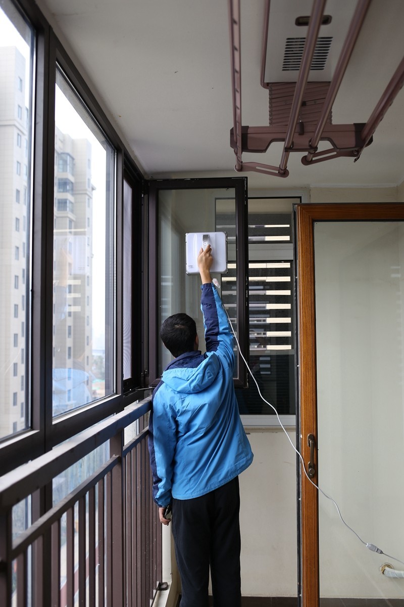 有了科沃斯窗宝w836,擦窗再也不发愁了