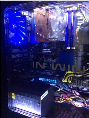 分享：游戏悍将魔兽 蓝灯风扇上机图！