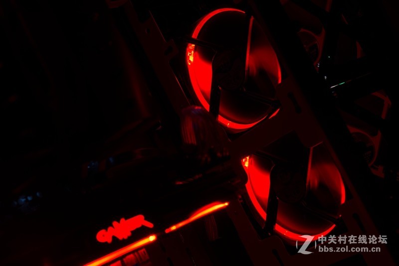 RGB灯效玩出范，TT Riing RGB 12cm 软件控制版3风扇套装开箱分享