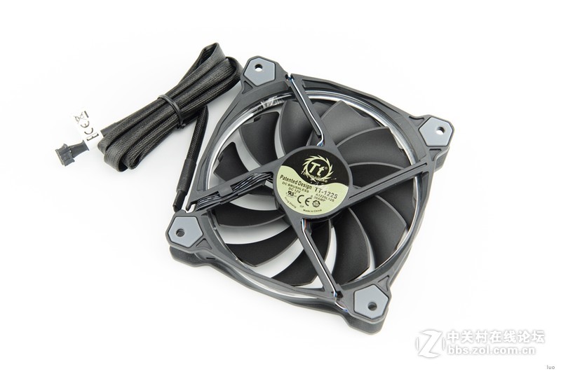 RGB灯效玩出范，TT Riing RGB 12cm 软件控制版3风扇套装开箱分享