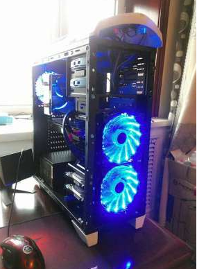 分享：游戏悍将魔兽 蓝灯风扇上机图！