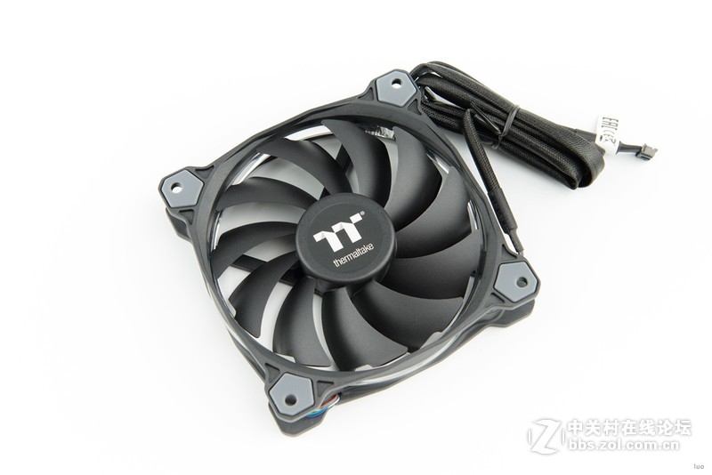 RGB灯效玩出范，TT Riing RGB 12cm 软件控制版3风扇套装开箱分享