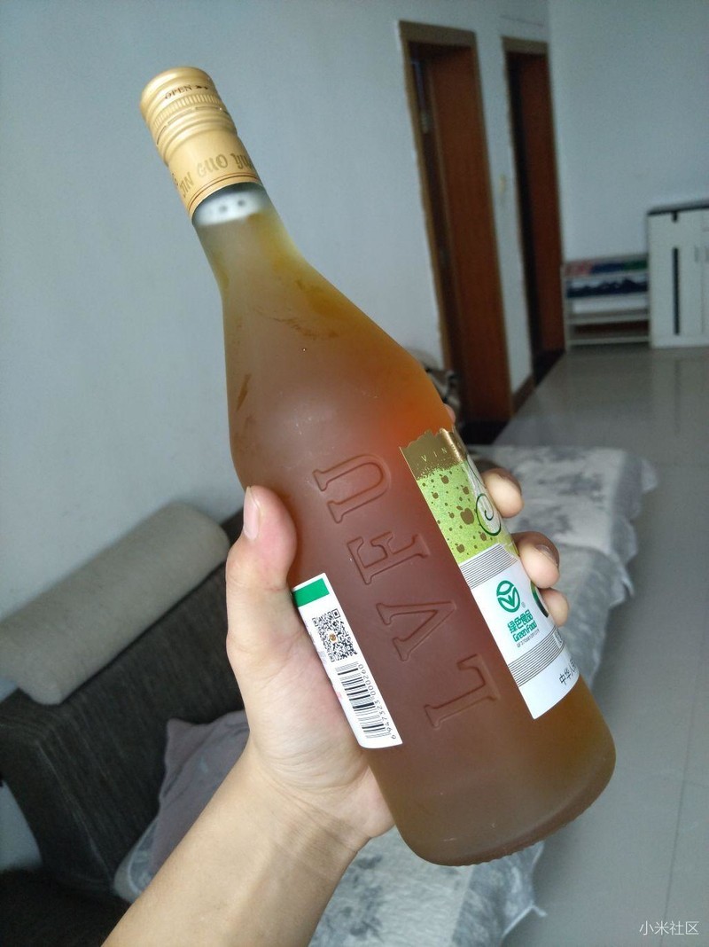 陶瓷后盖上看得到^摸不着的痕迹是什么，大神请…