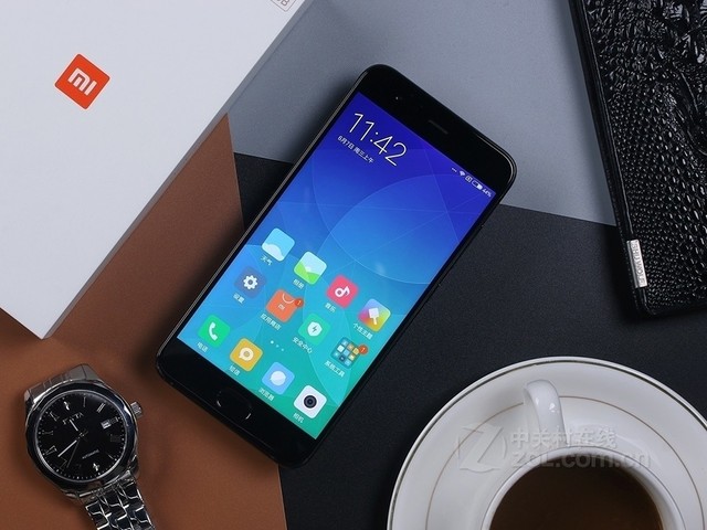 价格屠夫又来劲了 4GB内存版小米6入网