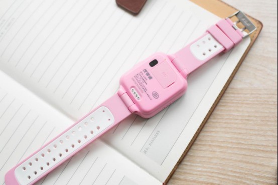 #小手表 守护大安全#不仅是一款智能通话手表，还是一份关爱与守护——优学派uw5