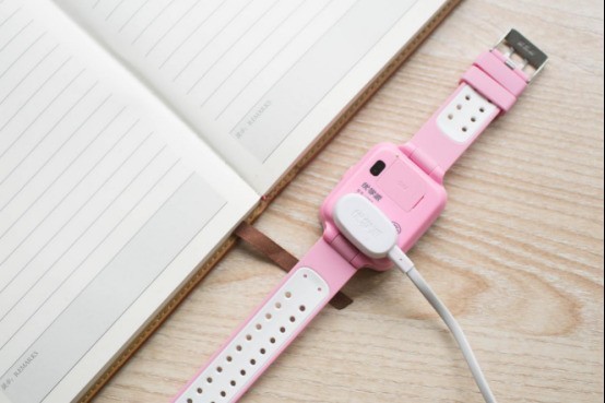 #小手表 守护大安全#不仅是一款智能通话手表，还是一份关爱与守护——优学派uw5