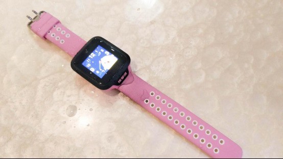 #小手表 守护大安全#不仅是一款智能通话手表，还是一份关爱与守护——优学派uw5