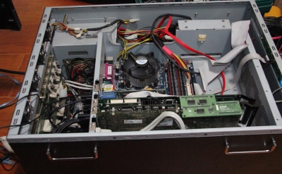 出非编一套和SAS盘4块