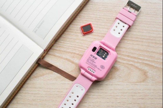 #小手表 守护大安全#不仅是一款智能通话手表，还是一份关爱与守护——优学派uw5