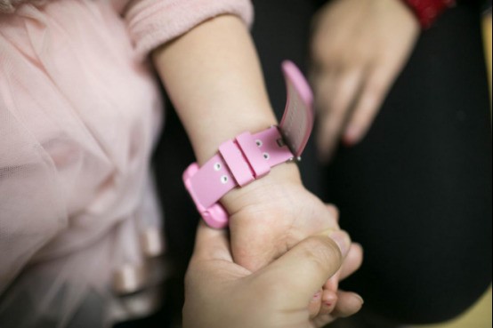 #小手表 守护大安全#不仅是一款智能通话手表，还是一份关爱与守护——优学派uw5