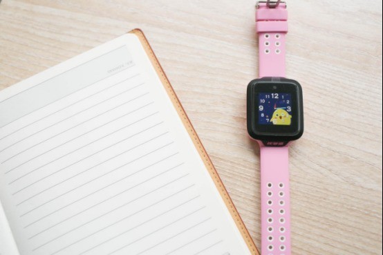 #小手表 守护大安全#不仅是一款智能通话手表，还是一份关爱与守护——优学派uw5