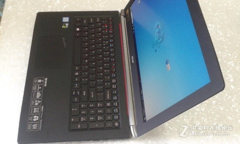 卖了-------超薄款游戏机，4个喇叭，游戏本