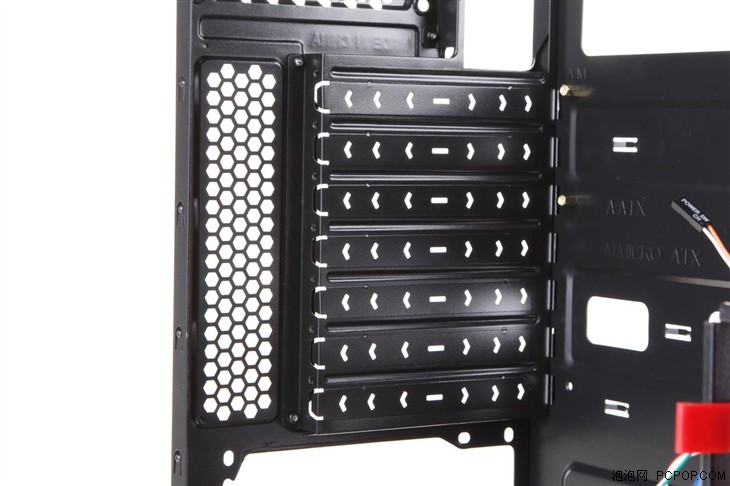 游戏悍将霸道1黑装机箱构造赏析!!