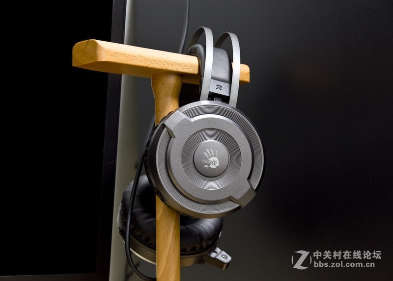 这套电竞装备能吃上鸡吗？新年新玩具到手