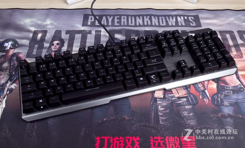 这套电竞装备能吃上鸡吗？新年新玩具到手