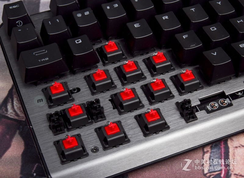 这套电竞装备能吃上鸡吗？新年新玩具到手