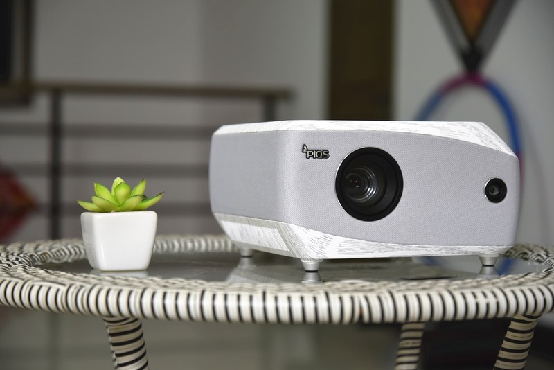 神画F1投影体验: 自由简单本应如此