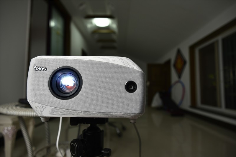 神画F1投影体验: 自由简单本应如此