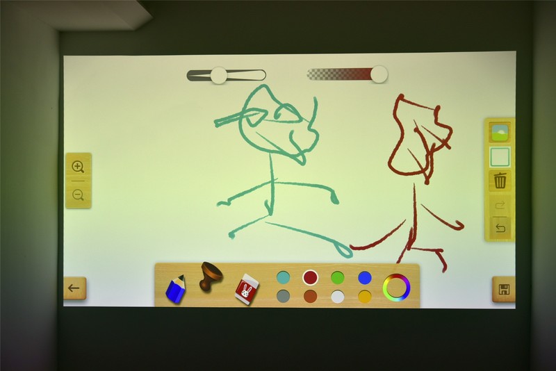 神画F1投影体验: 自由简单本应如此