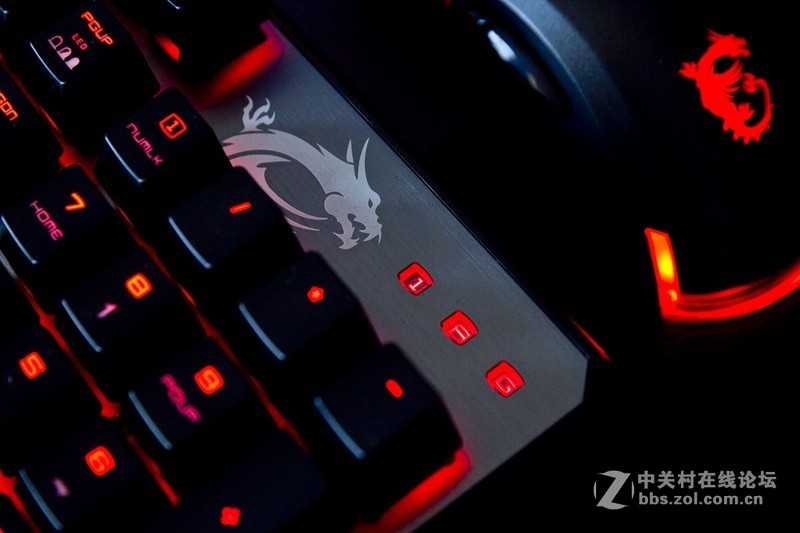 这套电竞装备能吃上鸡吗？新年新玩具到手