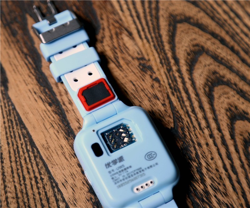 #小手表 守护大安全# 孩子喜欢，家长放心，优学派电话手表UW5的确是个不错的选择