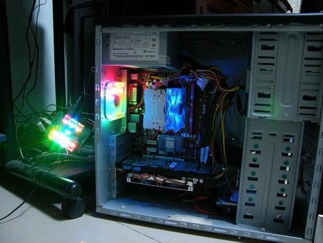 展示一下多年前的老机箱！