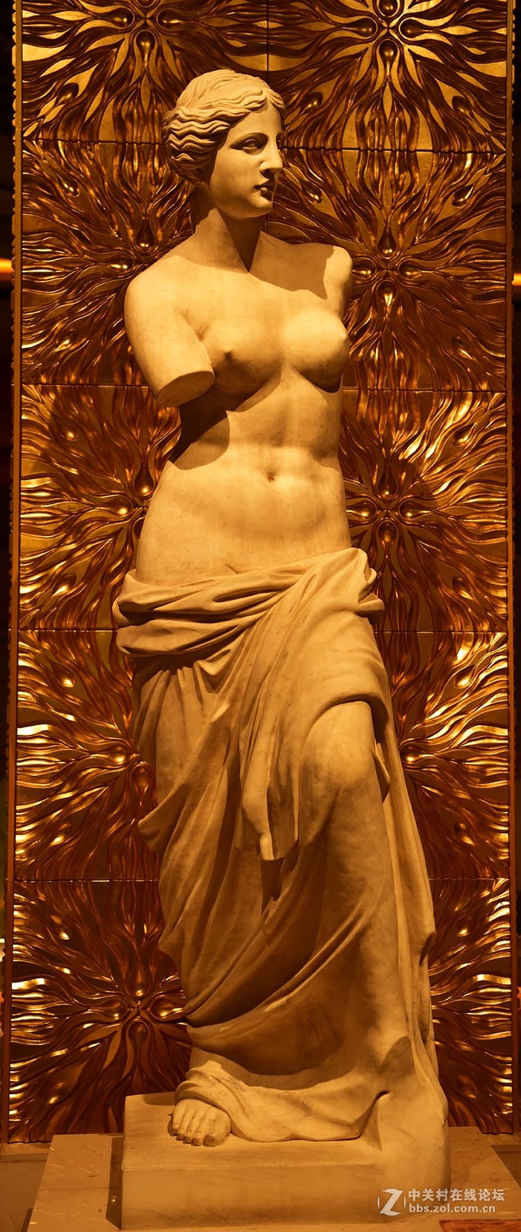 暗光下手持拍博物院里的雕塑像--看看此头的防抖性能