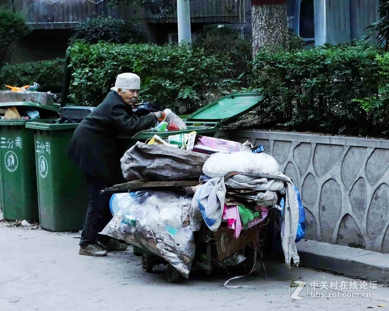 拾荒老人