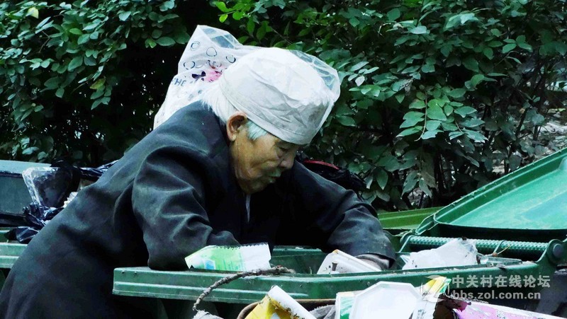 拾荒老人