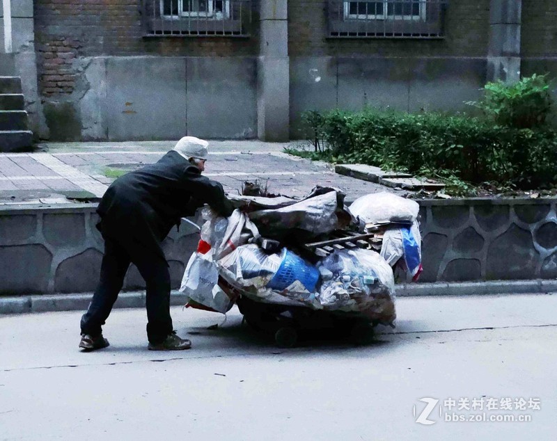 拾荒老人