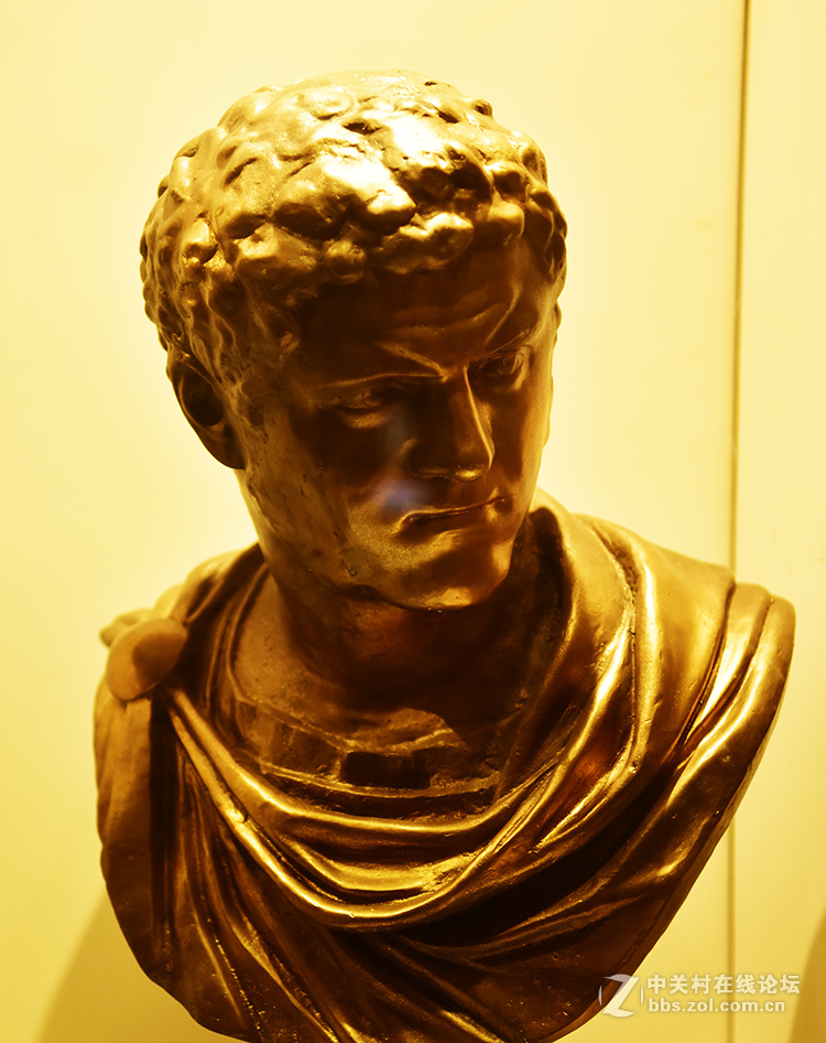 暗光下手持拍博物院里的雕塑像--看看此头的防抖性能