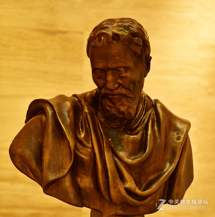 暗光下手持拍博物院里的雕塑像--看看此头的防抖性能