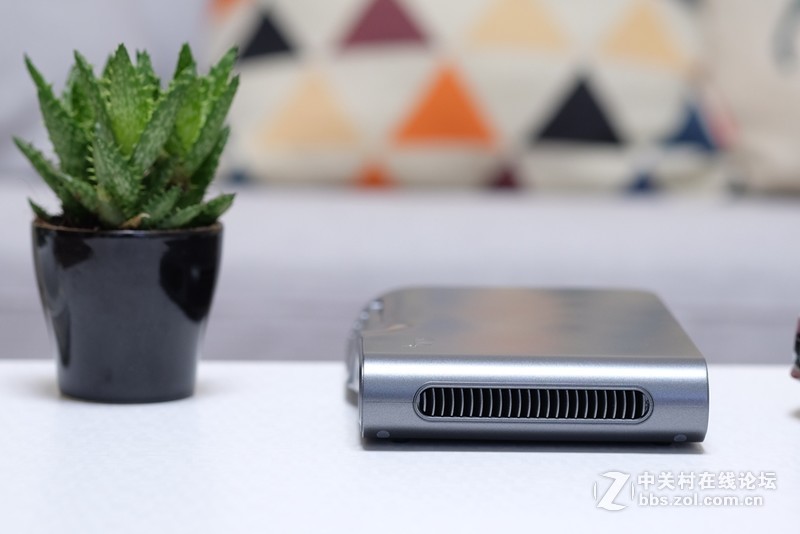 ＃白墙秒变电子白板＃便携轻巧高颜值，神画TT-P触控投影外观篇