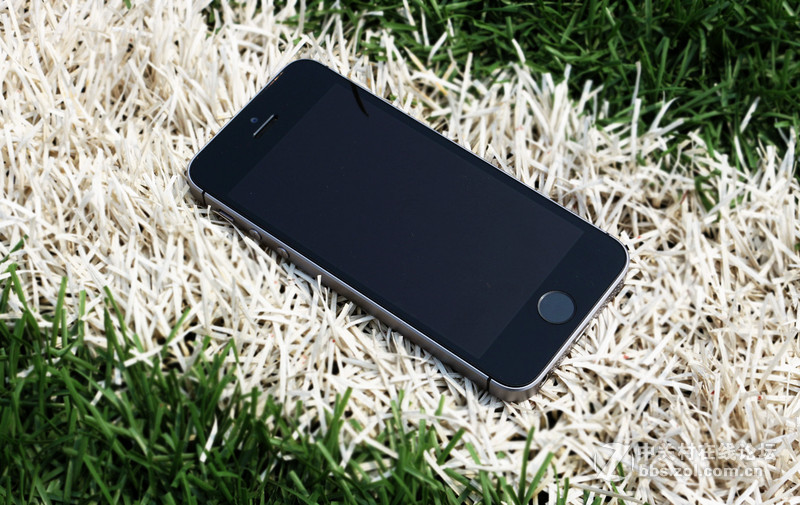 回归原始，你是否是一只披着假外壳的“狼”？——iPhone SE试玩评测