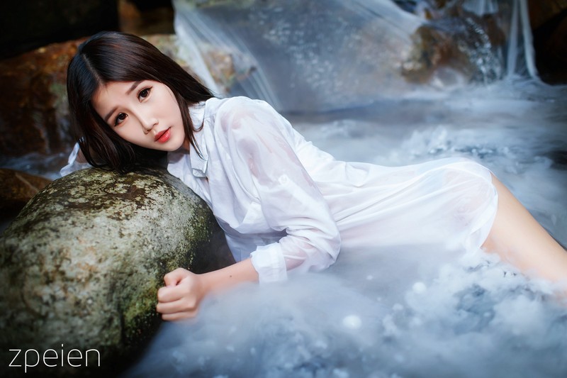 z佩恩风轻轻吹袭流水掠过你青春容颜b