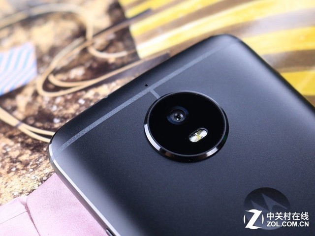 网红妹子还自带补光灯直播？快看看它吧