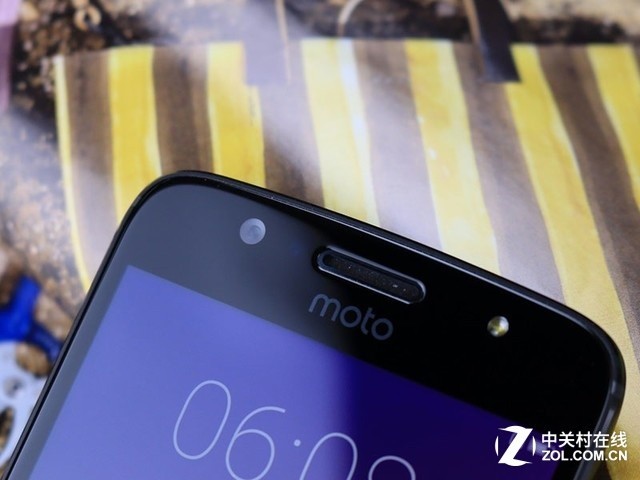 网红妹子还自带补光灯直播？快看看它吧