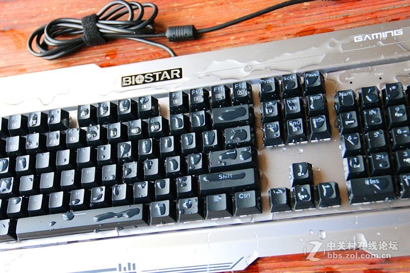 听说最近键盘都得泼水？映泰GK30上手体验