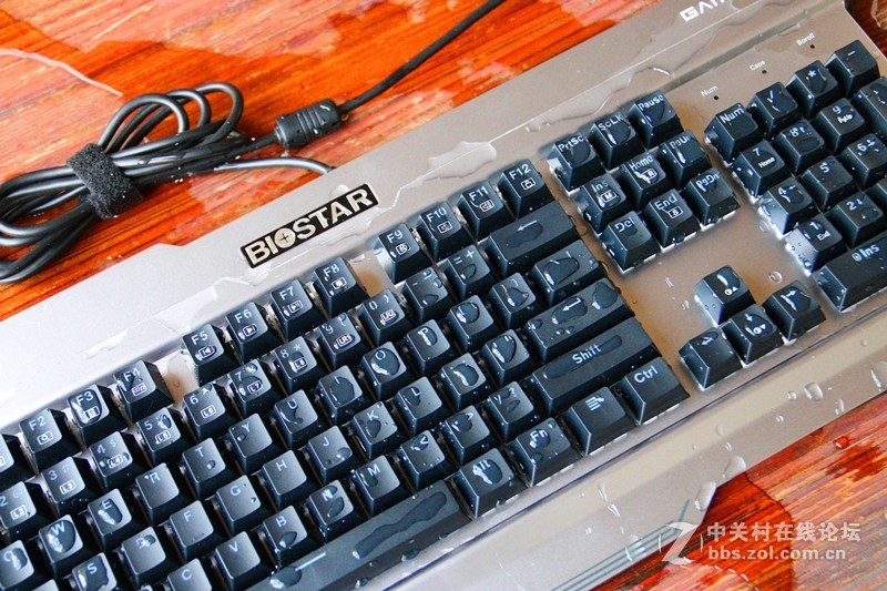 听说最近键盘都得泼水？映泰GK30上手体验