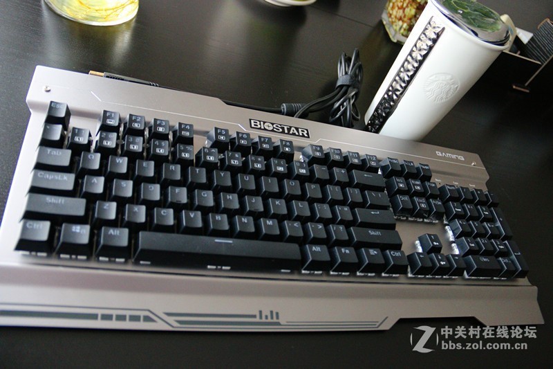 听说最近键盘都得泼水？映泰GK30上手体验