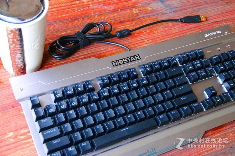 听说最近键盘都得泼水？映泰GK30上手体验