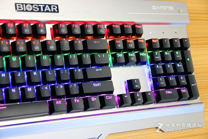 听说最近键盘都得泼水？映泰GK30上手体验