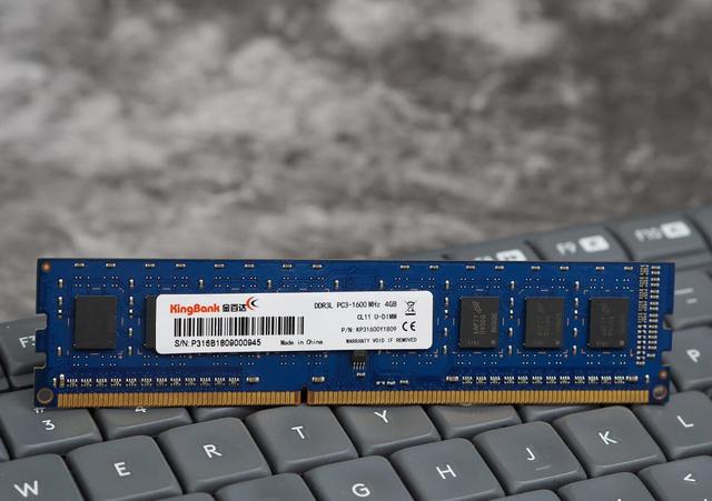 当电脑出现卡机时，我们该如何对内存进行释放呢？